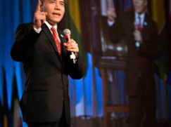 Luis Chu en un Evento de liderazgo empresarial Luis Chu en un Evento de liderazgo empresarial