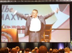 Luis Chu en un Evento de liderazgo empresarial Luis Chu en un Evento de liderazgo empresarial